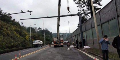北京大興監(jiān)控桿標志桿施工現場
